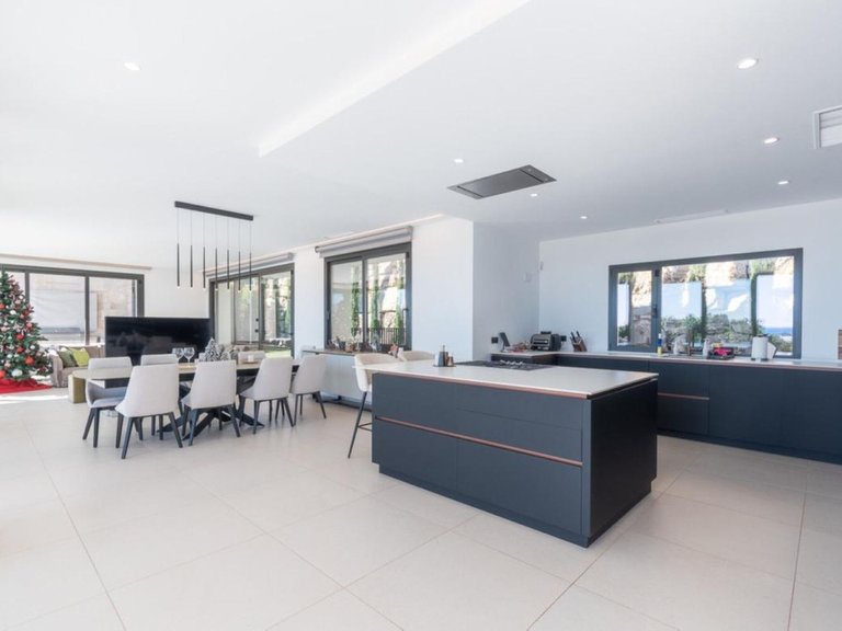 Villa for Sale in Los Arqueros, Malaga 14