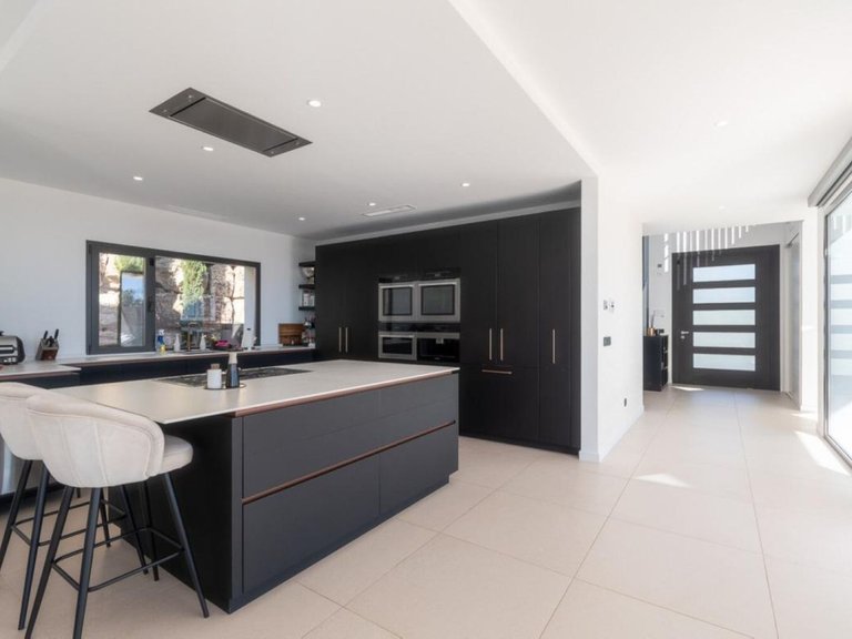 Villa for Sale in Los Arqueros, Malaga 15