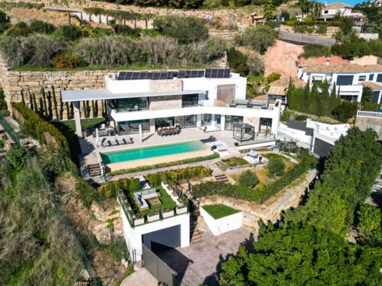 Villa for Sale in Los Arqueros, Malaga 2