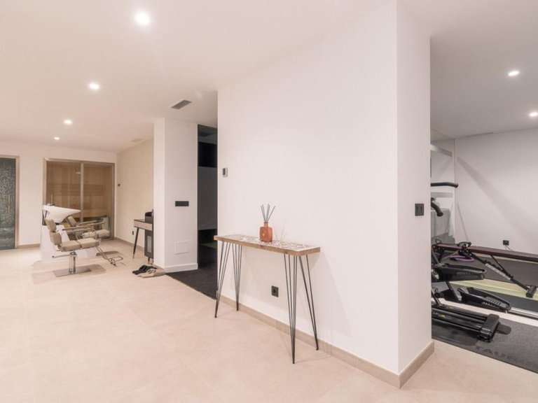 Villa for Sale in Los Arqueros, Malaga 38
