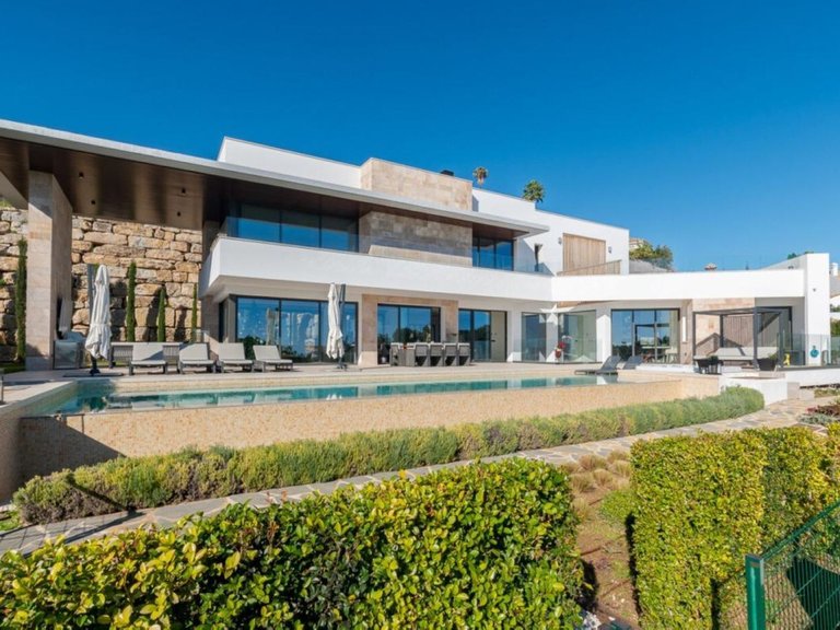 Villa for Sale in Los Arqueros, Malaga 4