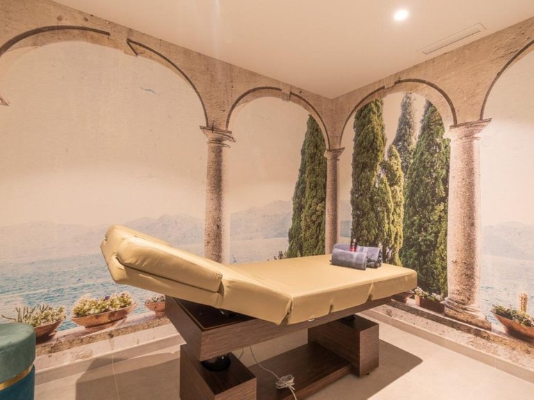 Villa for Sale in Los Arqueros, Malaga 40