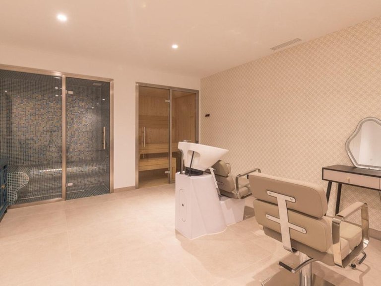 Villa for Sale in Los Arqueros, Malaga 41