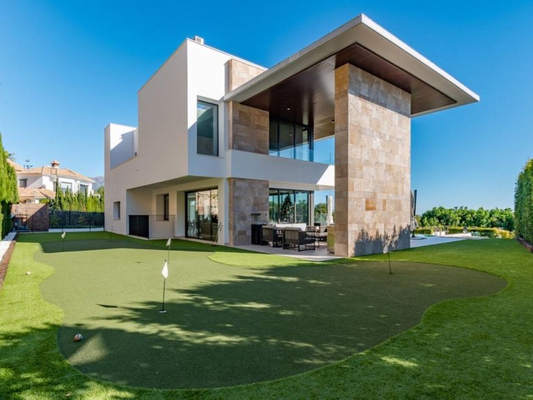 Villa for Sale in Los Arqueros, Malaga 44