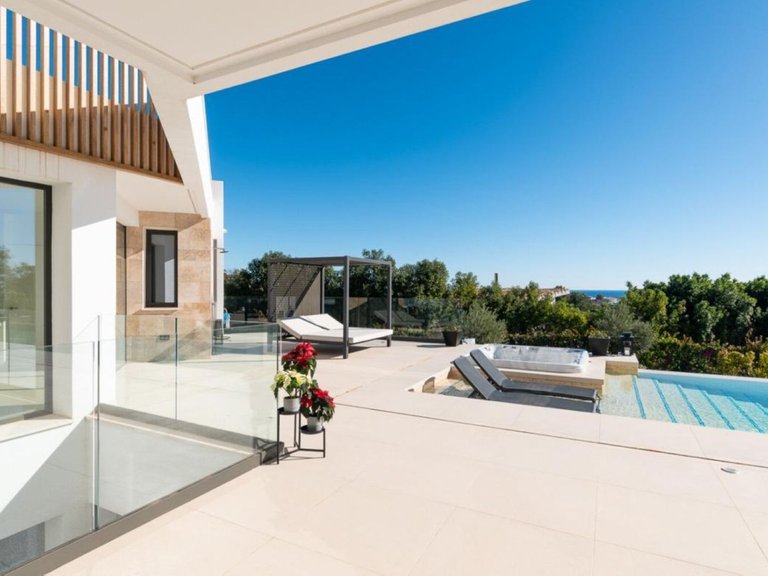 Villa for Sale in Los Arqueros, Malaga 6