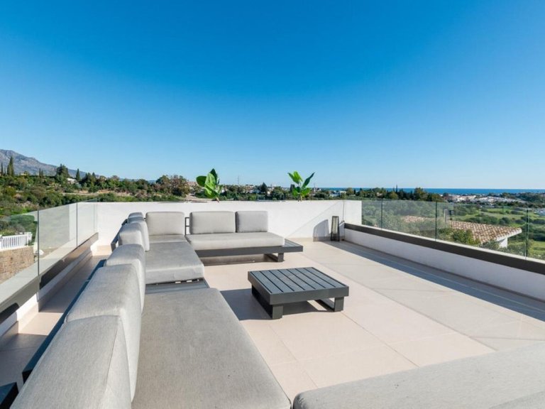 Villa for Sale in Los Arqueros, Malaga 8