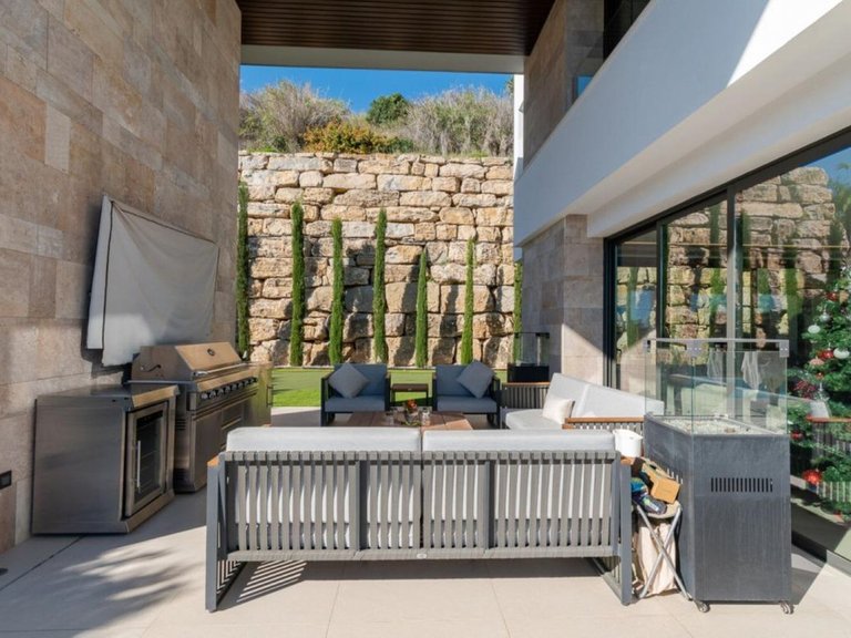 Villa for Sale in Los Arqueros, Malaga 9