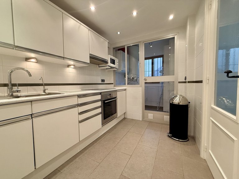 Apartment for Sale in The Golden Mile, Malaga 10