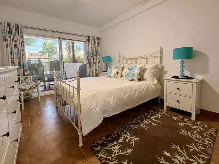 Apartment for Sale in The Golden Mile, Malaga 19