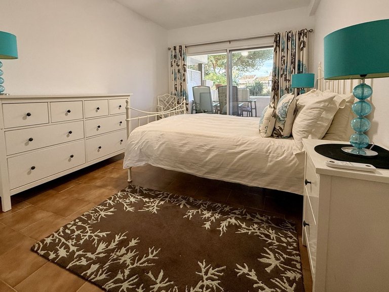 Apartment for Sale in The Golden Mile, Malaga 20
