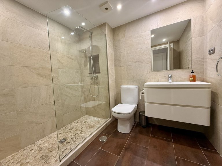 Apartment for Sale in The Golden Mile, Malaga 22