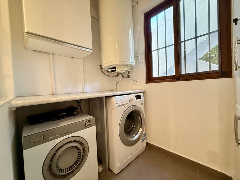 Apartment for Sale in The Golden Mile, Malaga 23