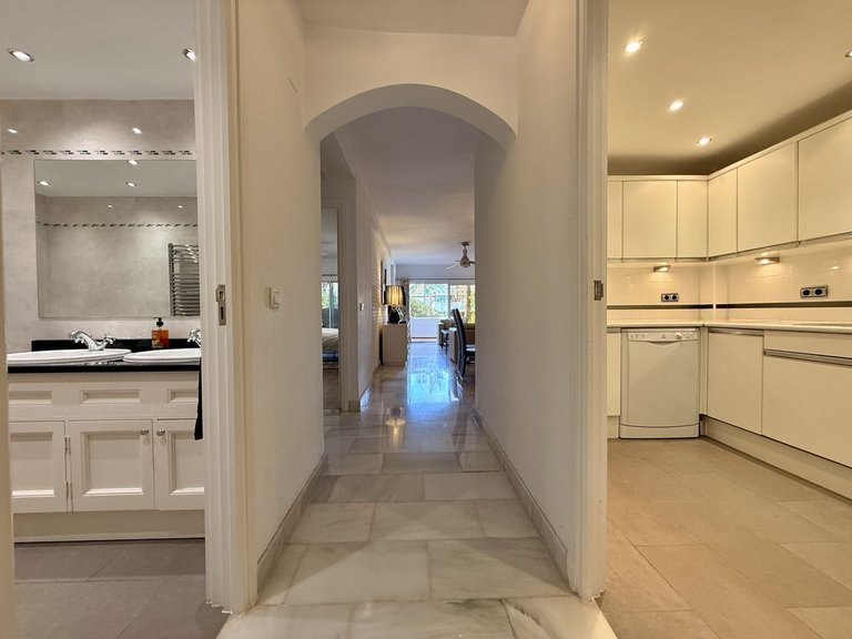 Apartment for Sale in The Golden Mile, Malaga 24