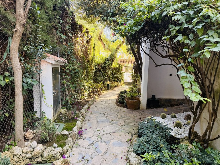 Apartment for Sale in The Golden Mile, Malaga 26