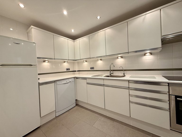Apartment for Sale in The Golden Mile, Malaga 8
