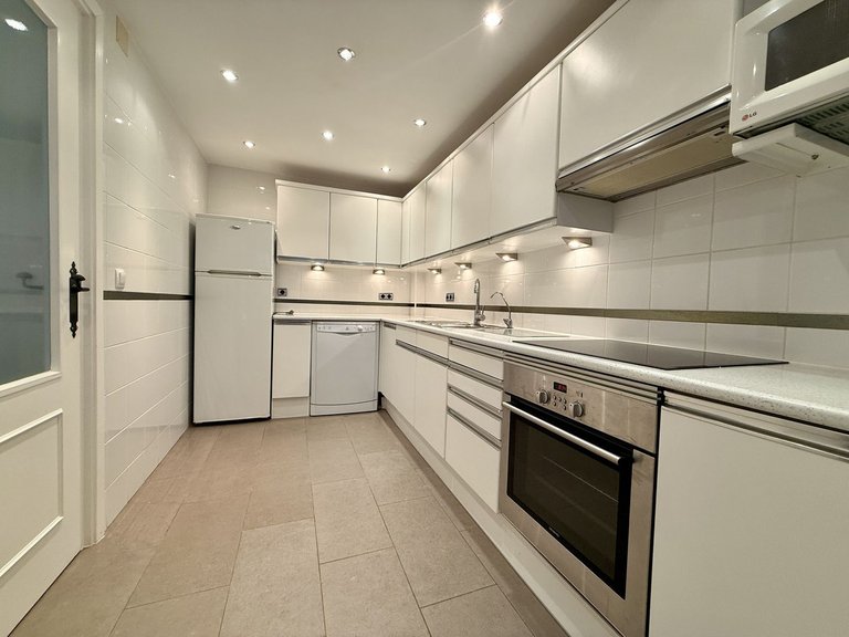 Apartment for Sale in The Golden Mile, Malaga 9