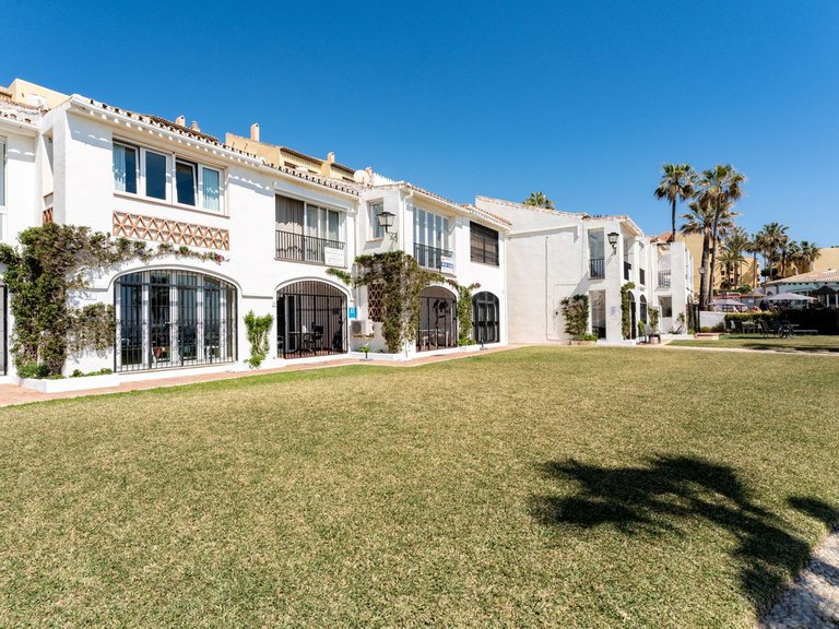 Villa for Sale in Calahonda, Malaga 1
