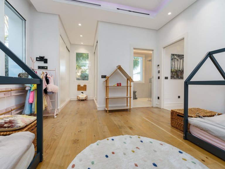Villa for Sale in Nueva Andalucía, Malaga 16