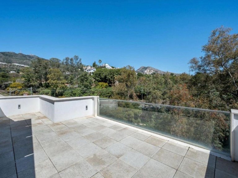 Villa for Sale in Benalmadena, Malaga 11