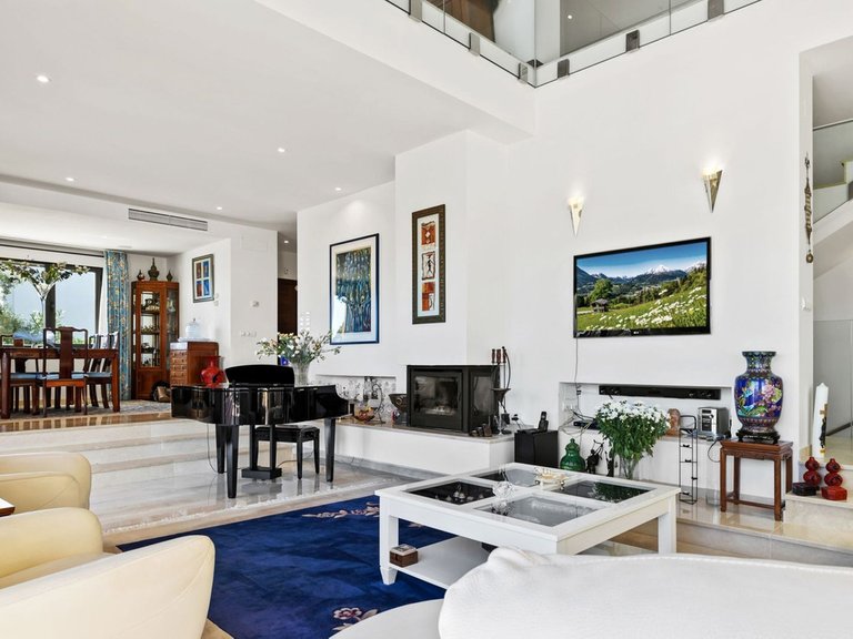 Villa for Sale in La Mairena, Malaga 10