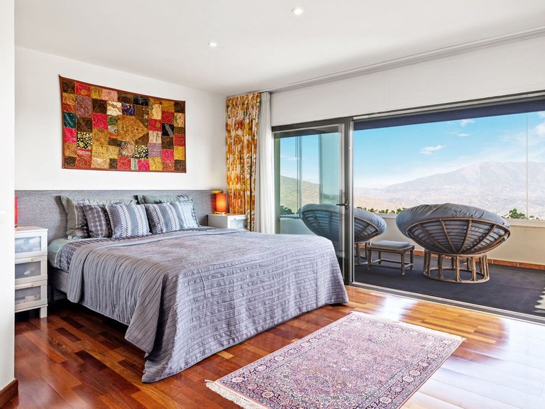 Villa for Sale in La Mairena, Malaga 13