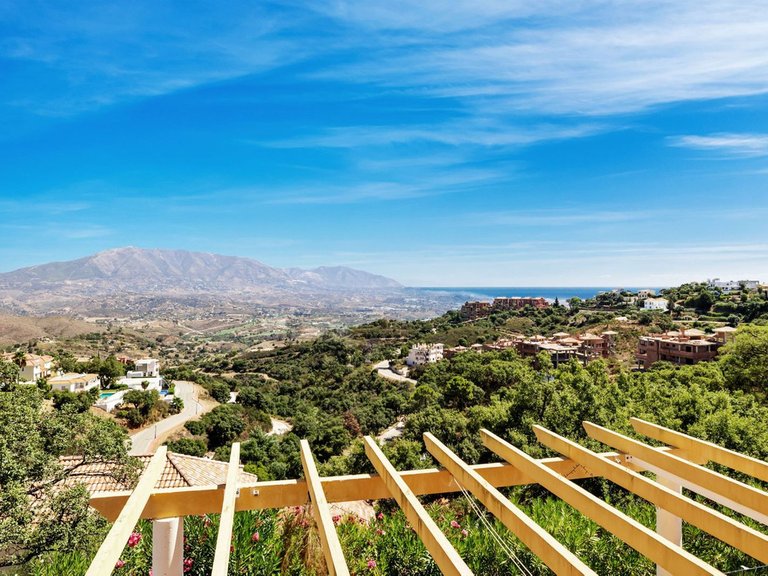 Villa for Sale in La Mairena, Malaga 19