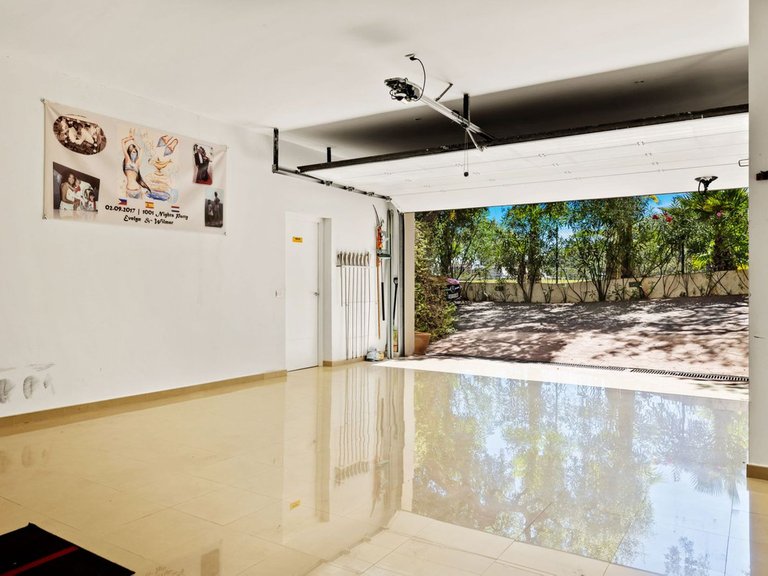 Villa for Sale in La Mairena, Malaga 25