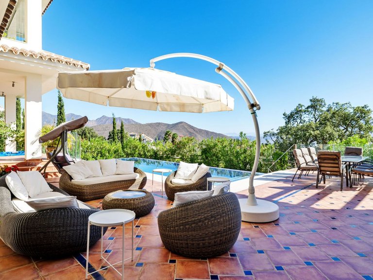 Villa for Sale in La Mairena, Malaga 9
