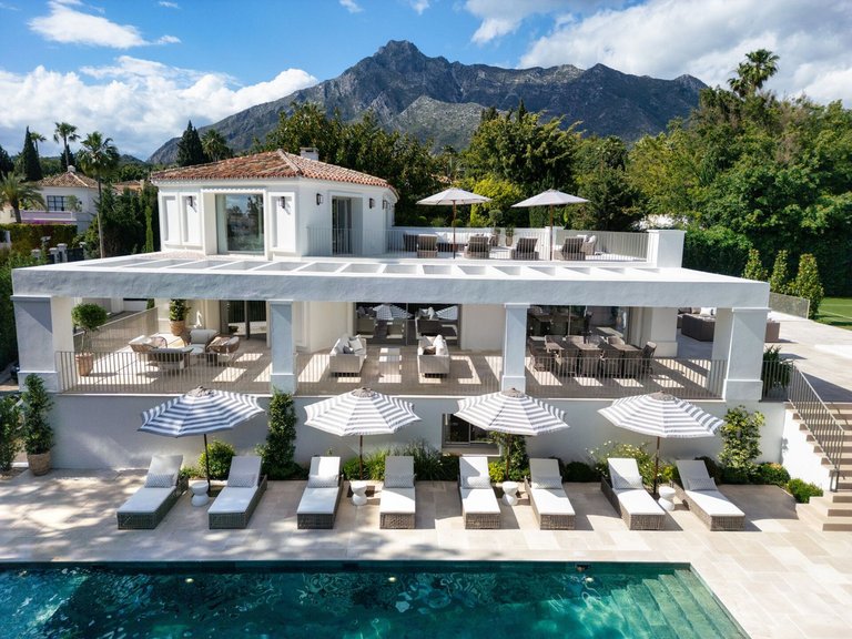 Villa for Sale in Nagüeles, Malaga 19