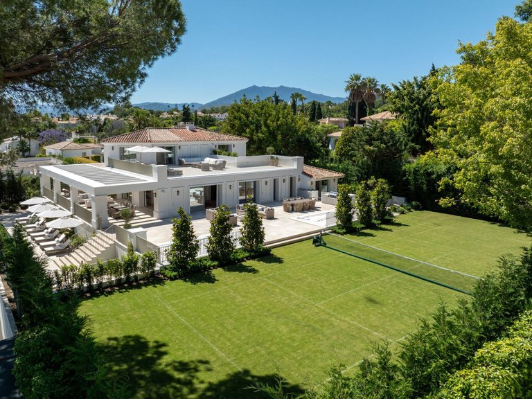 Villa for Sale in Nagüeles, Malaga 21