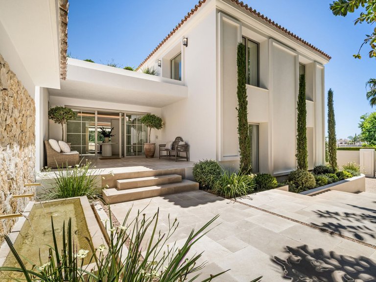 Villa for Sale in Nagüeles, Malaga 22