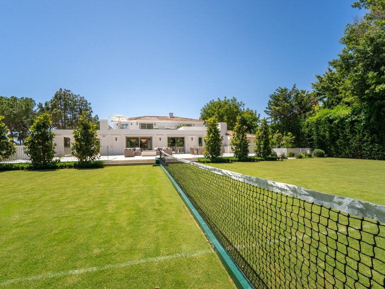 Villa for Sale in Nagüeles, Malaga 24