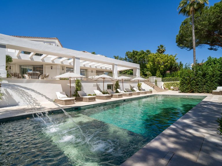 Villa for Sale in Nagüeles, Malaga 27