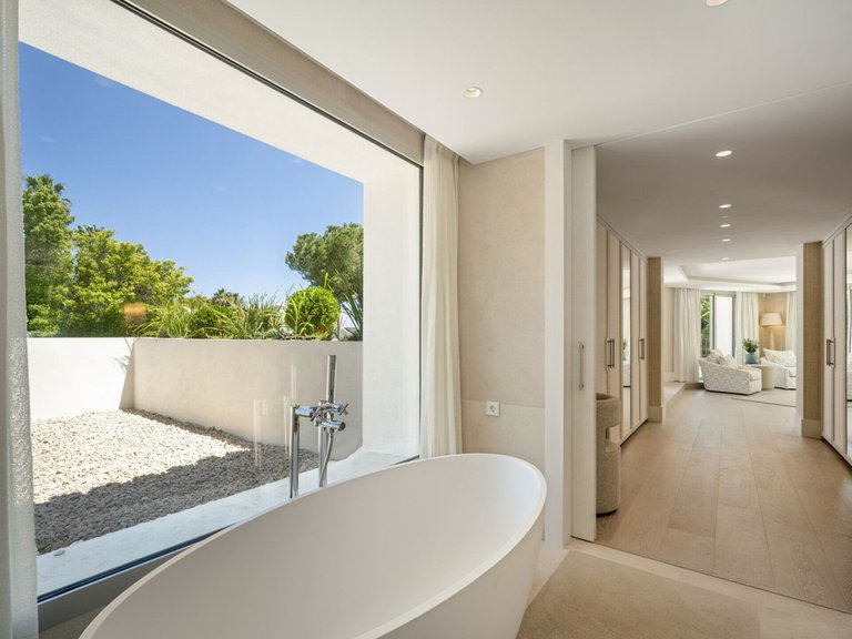Villa for Sale in Nagüeles, Malaga 29