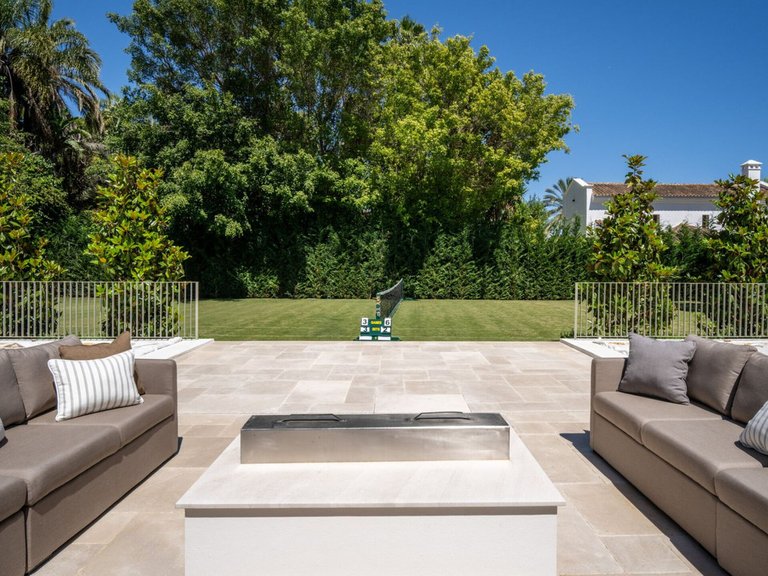 Villa for Sale in Nagüeles, Malaga 30