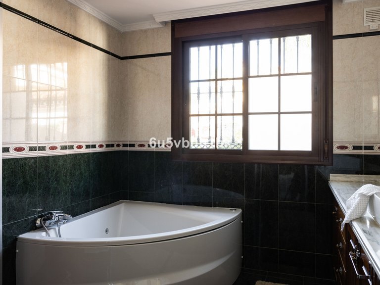 Villa for Sale in San Pedro De Alcántara, Malaga 16