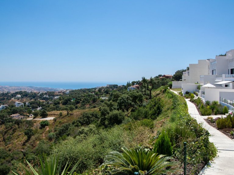 Villa for Sale in La Mairena, Malaga 1