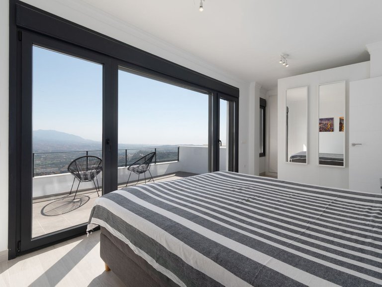Villa for Sale in La Mairena, Malaga 10