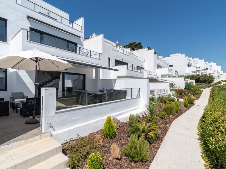 Villa for Sale in La Mairena, Malaga 2