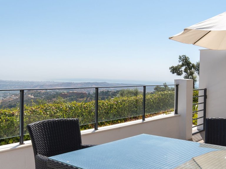 Villa for Sale in La Mairena, Malaga 25