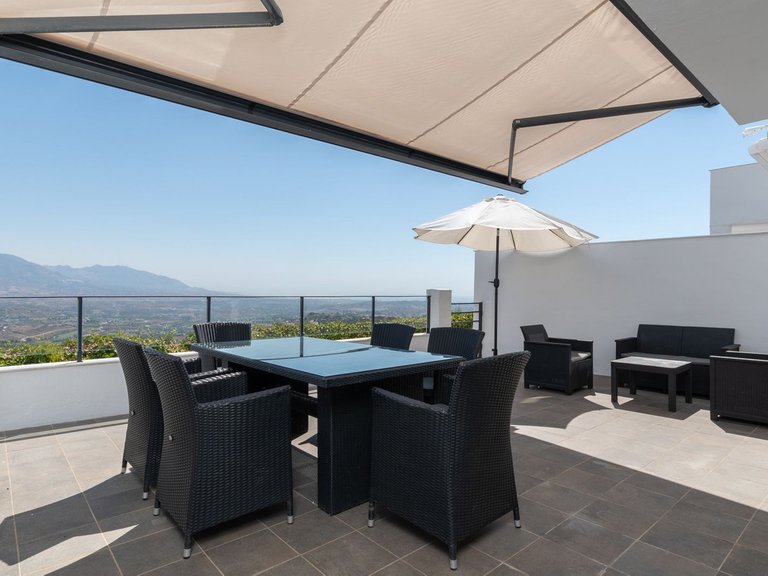Villa for Sale in La Mairena, Malaga 26