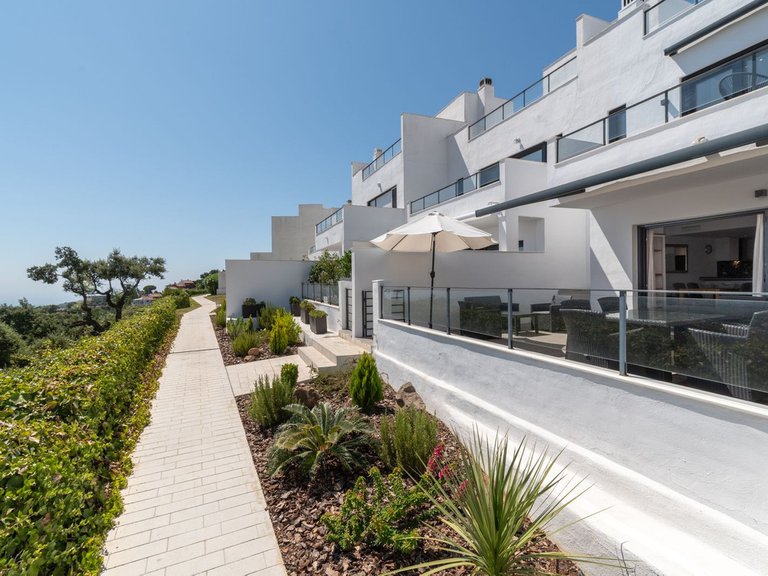 Villa for Sale in La Mairena, Malaga 32