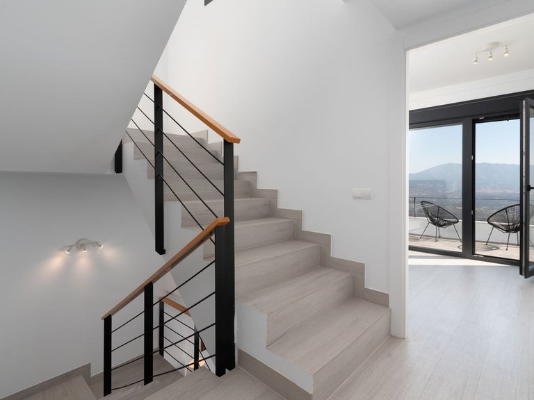 Villa for Sale in La Mairena, Malaga 5
