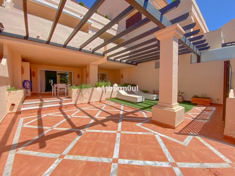 Apartment for Sale in Nueva Andalucía, Malaga 1