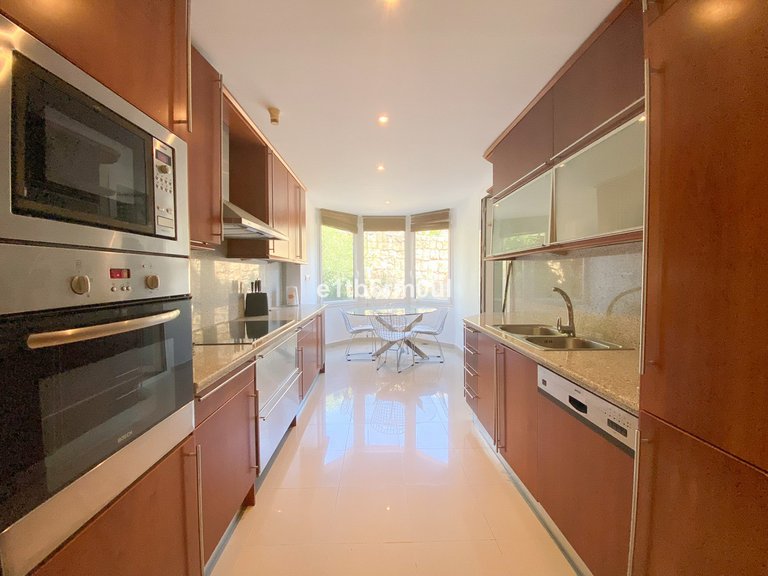 Apartment for Sale in Nueva Andalucía, Malaga 16