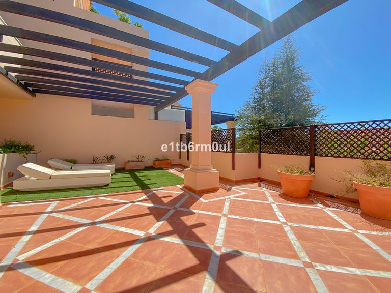 Apartment for Sale in Nueva Andalucía, Malaga 2