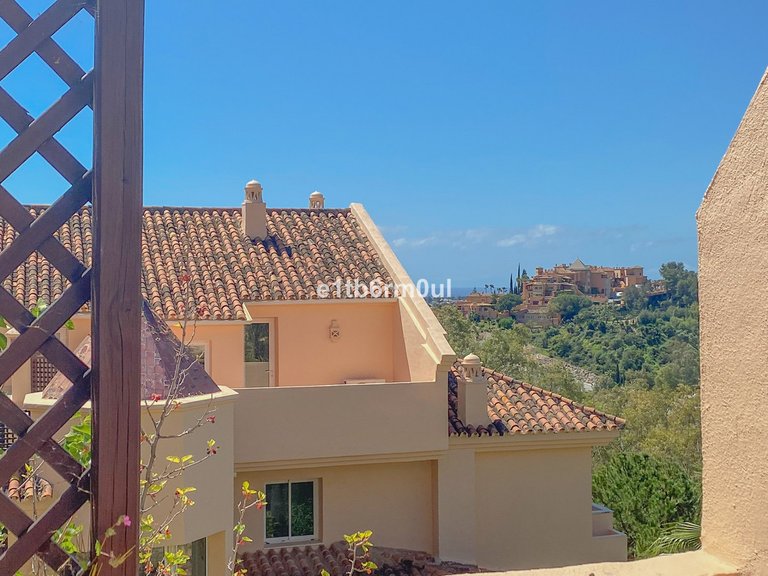 Apartment for Sale in Nueva Andalucía, Malaga 24
