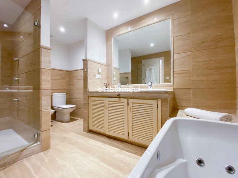 Apartment for Sale in Nueva Andalucía, Malaga 9