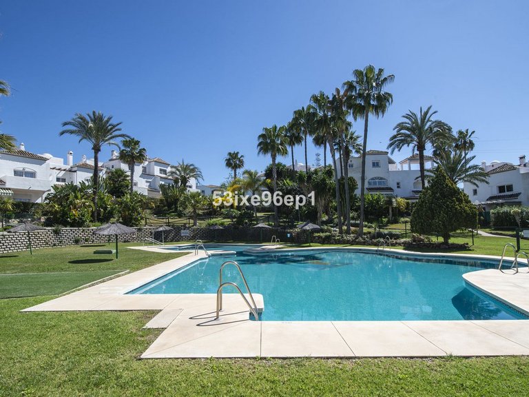 Villa for Sale in New Golden Mile, Malaga 1