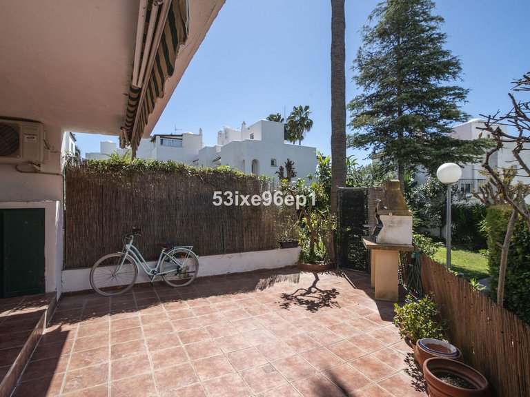 Villa for Sale in New Golden Mile, Malaga 11